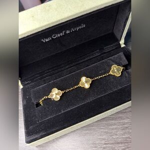 Elegant yellow Gold plated alhambra Bracelet